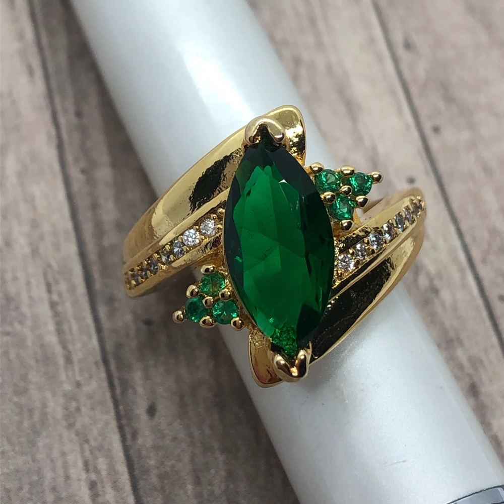 Emerald 10k Gold Filled Costume Ring Size 8